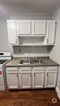 Building Photo - 80 Sailly Ave