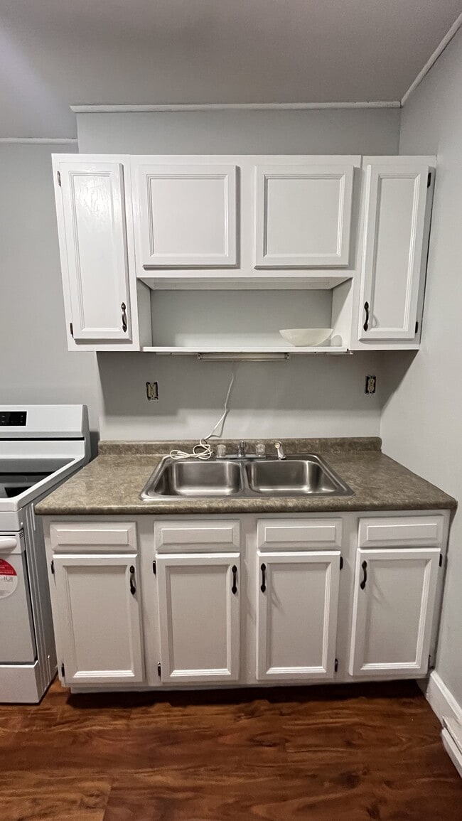 15 LLC-80 Sailly Avenue - 15 LLC-80 Sailly Avenue Apartment