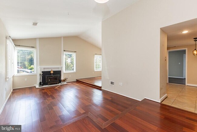 Building Photo - 246 Avondale Dr