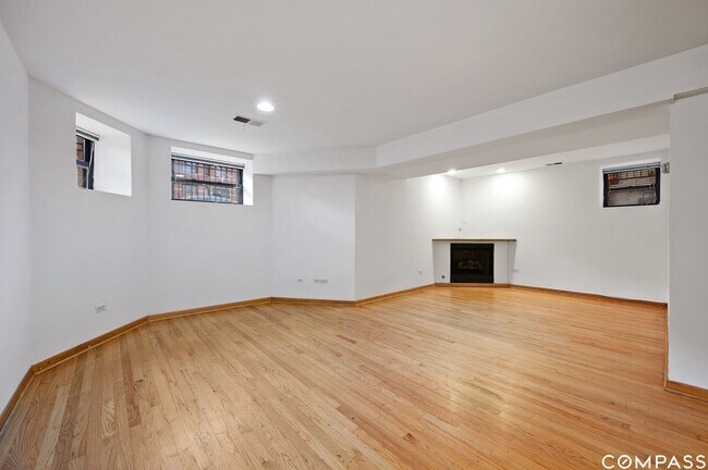 Building Photo - 3135 N Clifton Ave