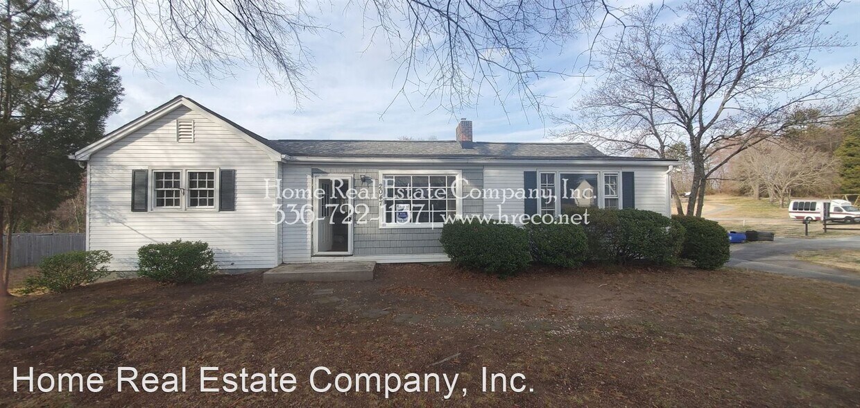 Primary Photo - 3 br, 1 bath House - 2047 W. Clemmonsville...