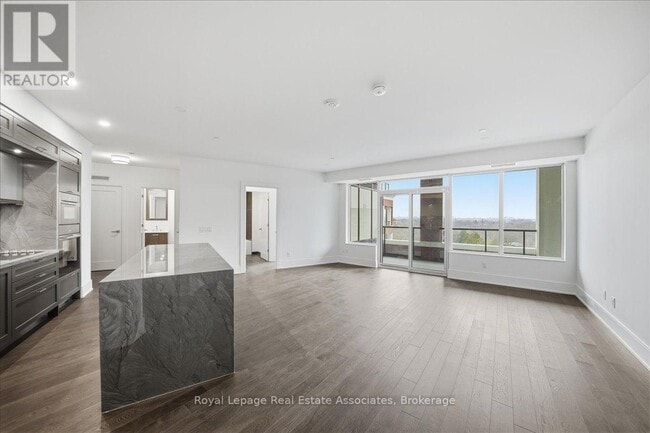 Photo du bâtiment - 259 The Kingsway