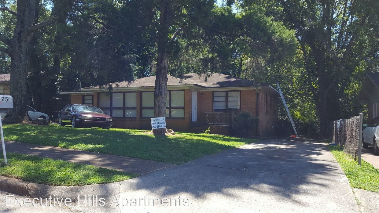 Building Photo - 2725 Clayton Dr NW