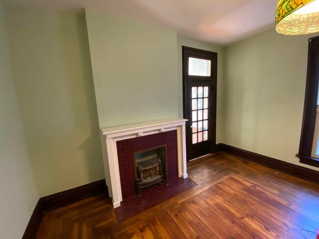 Foto del edificio - 102 N Washington St