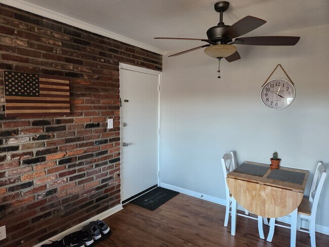 Foto del edificio - 1080 Chatham Park Dr