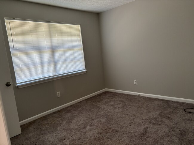 Foto del edificio - 6548 King George Way