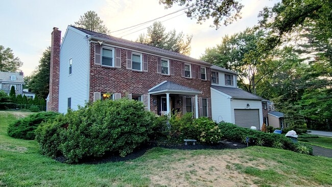 Building Photo - 1536 Noble Rd