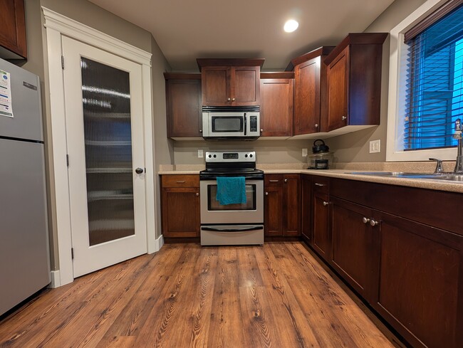 Building Photo - 8505 Bradshaw Pl