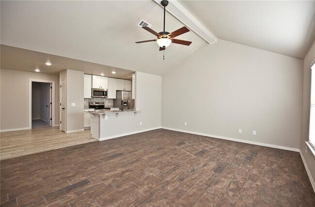 Foto del edificio - 310 Commercial St