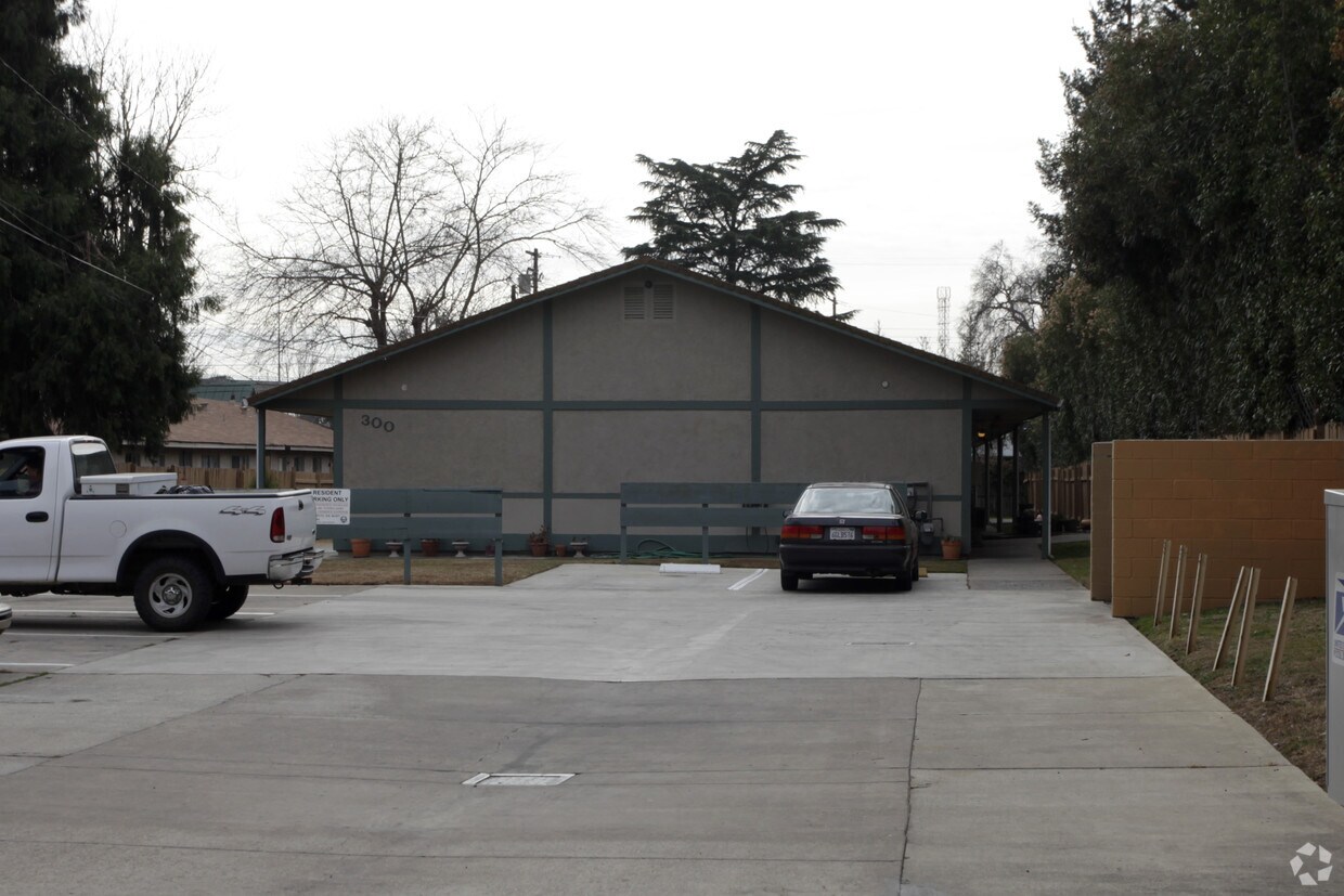 Building Photo - 300 Harding Ave