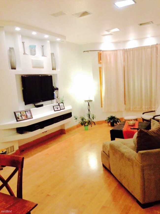 Foto del edificio - 8430 120th St