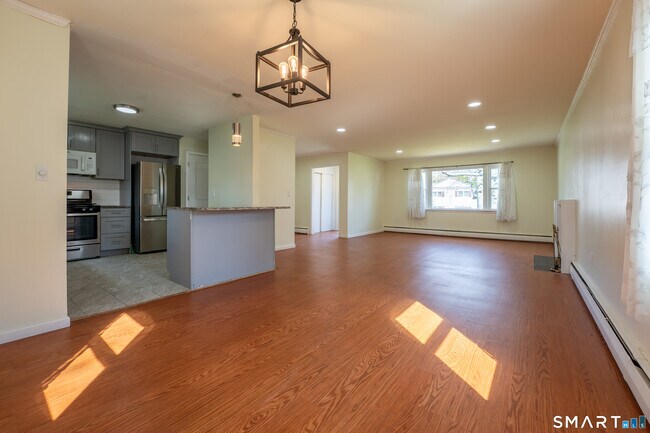 Foto del edificio - 115 Hilldale Rd