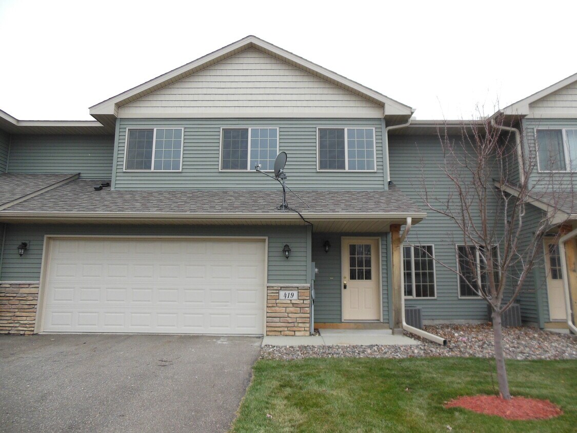 Foto principal - 419 Cedar Pl