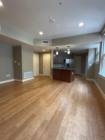 Foto del edificio - 411 W 7th St