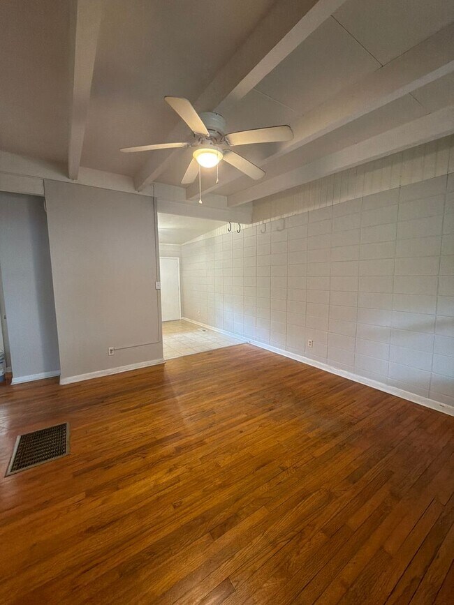 Foto del edificio - 717 Edgewood St