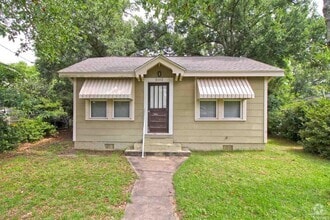 Building Photo - 3102 E De Soto St