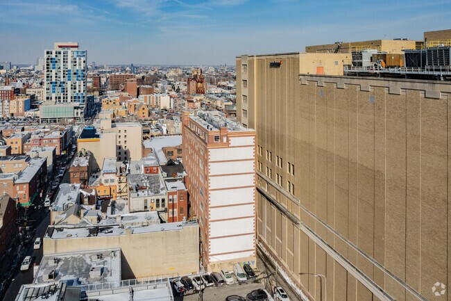 Building Photo - 926-928 Race St
