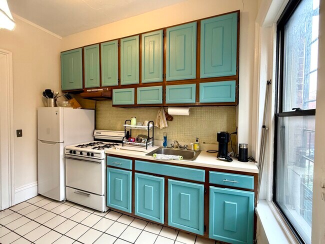 Building Photo - 354 Marlborough St