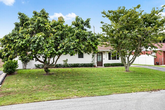 Foto del edificio - 4358 Birdwood St