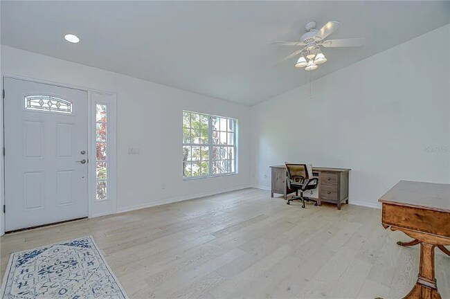 Foto del edificio - 7107 Colonial Lake Dr