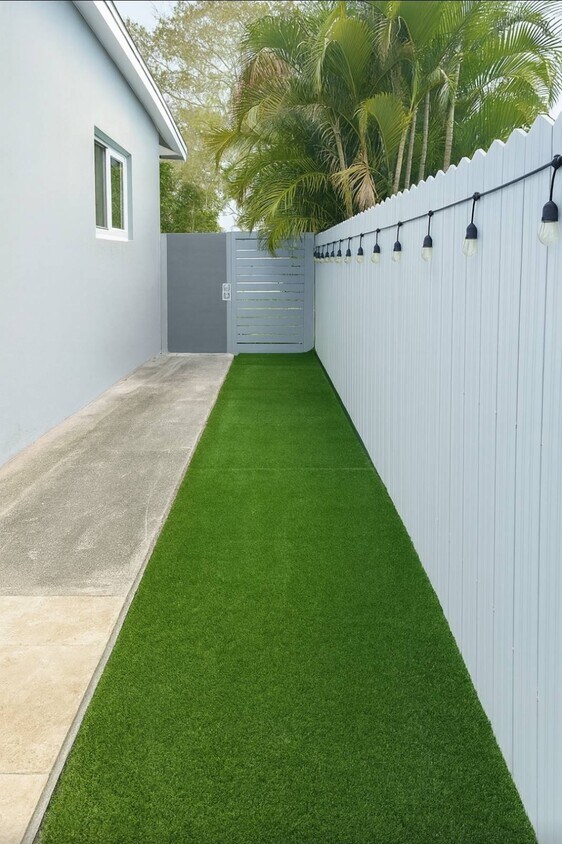Foto principal - 9330 SW 24th St