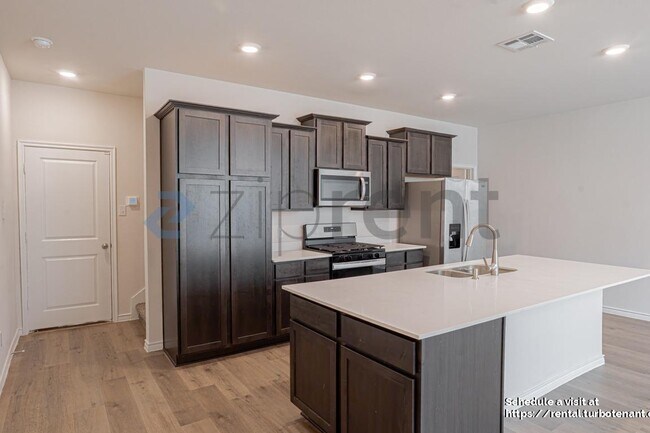 Foto del edificio - 2020 Saddle Wy