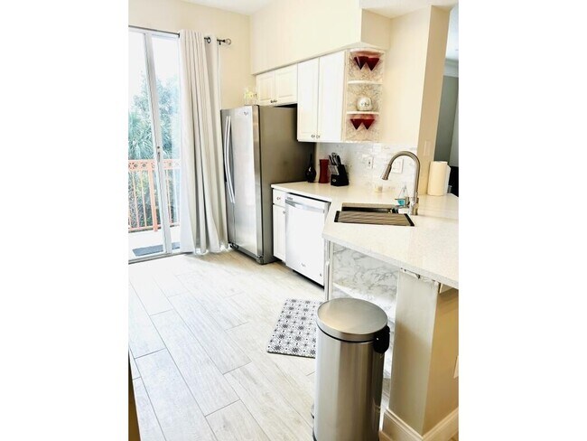 Foto del edificio - 2046 Alta Meadows Ln