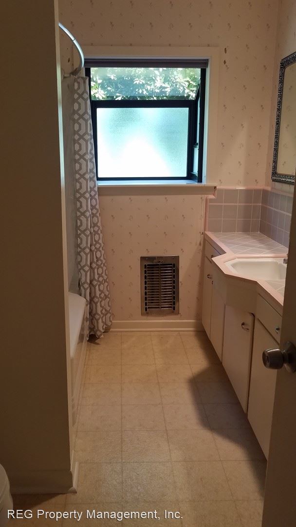 Building Photo - 4 br, 2 bath House - 2053 Hays Street