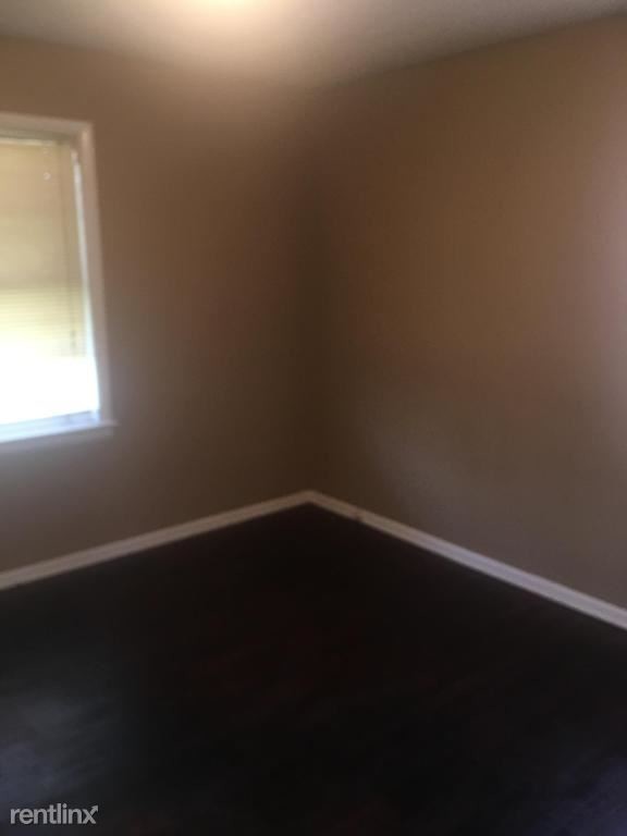 Foto del edificio - 3 br, 1 bath Apartment - 14317 Granger Rd