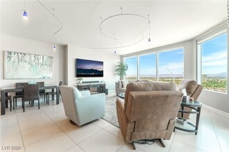 Building Photo - 322 Karen Ave