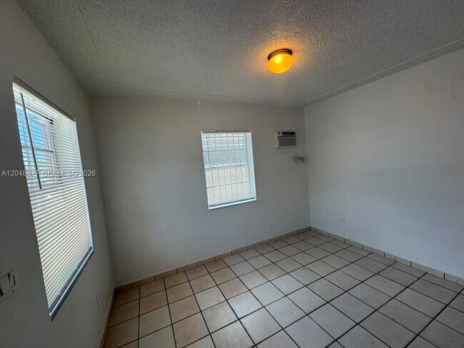 Foto del edificio - 1236 NW 33rd Ave