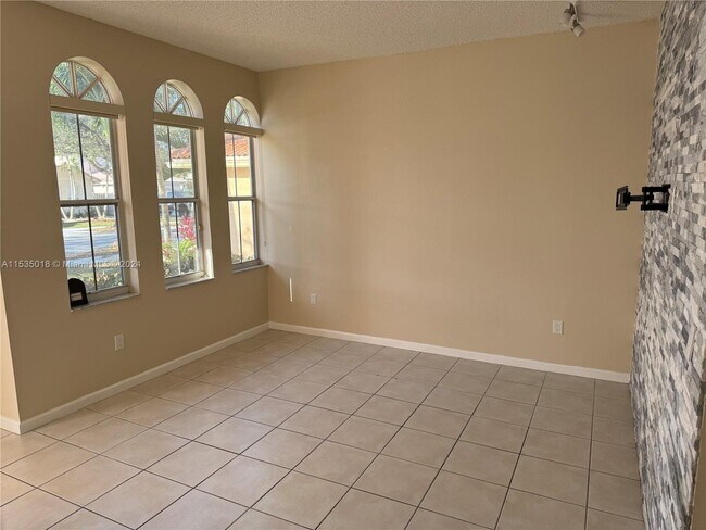 Building Photo - 13781 N Garden Cove Cir
