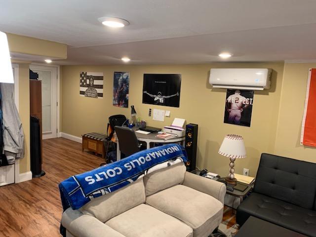 Escritorio y espacio de estudio integrados - 702 Lancaster Ave
