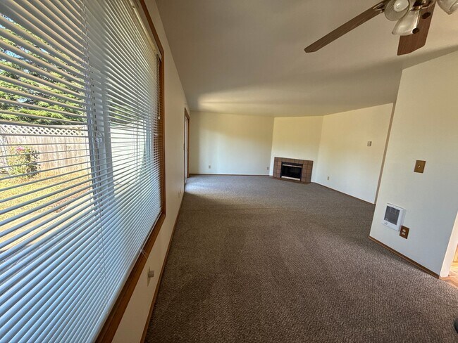 Foto del edificio - close to OSU, brand new carpet and floorin...