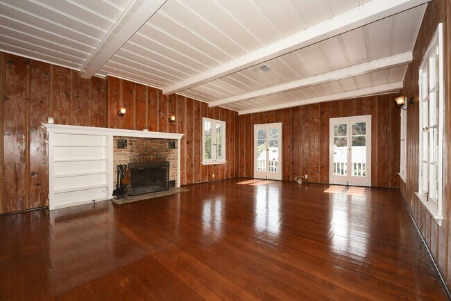 Foto del edificio - 8345 Ridpath Dr