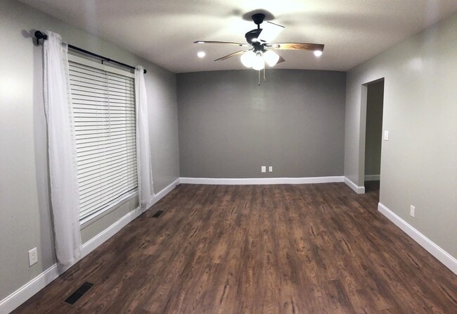 Living Room (panoramic but it is a good size) - 3413 Lisa Dr