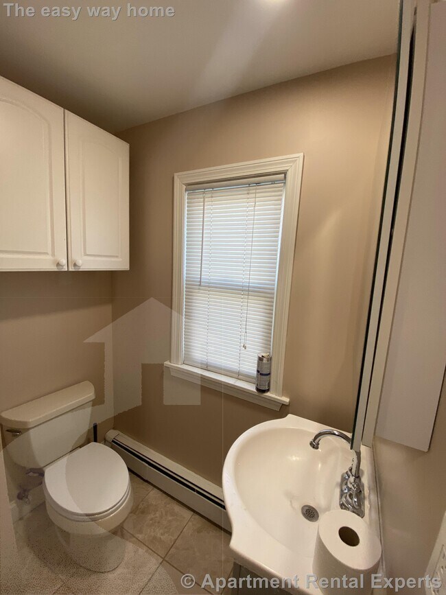 Foto del edificio - 2-4 Goldsmith Ave Unit #1