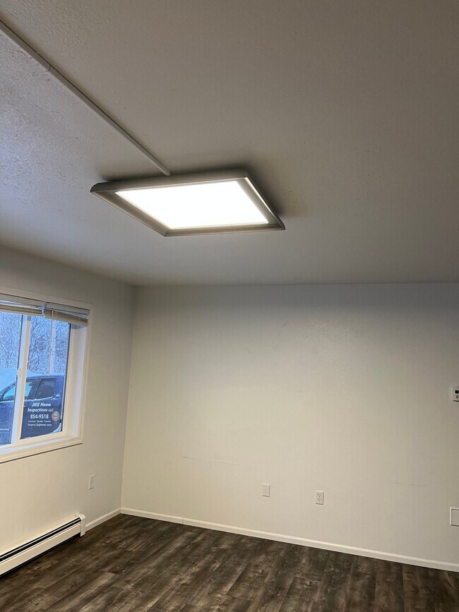 Building Photo - 5865 E Bogard Rd