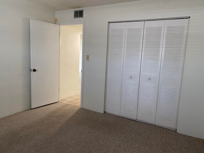 Building Photo - 1049 Rockledge Dr
