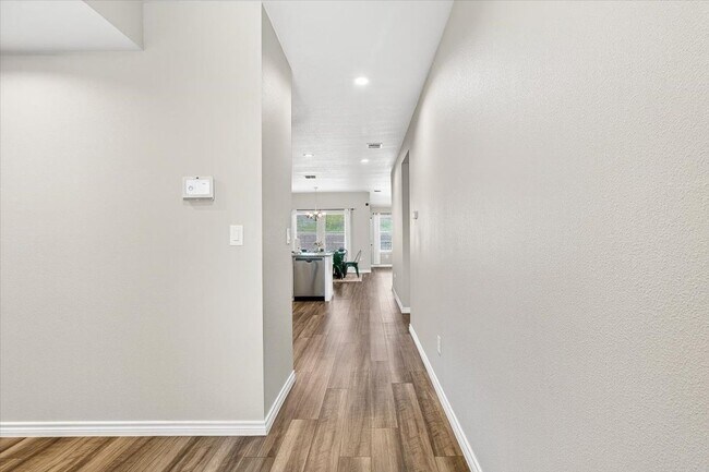 Foto del edificio - 8121 Cattlemen Dr