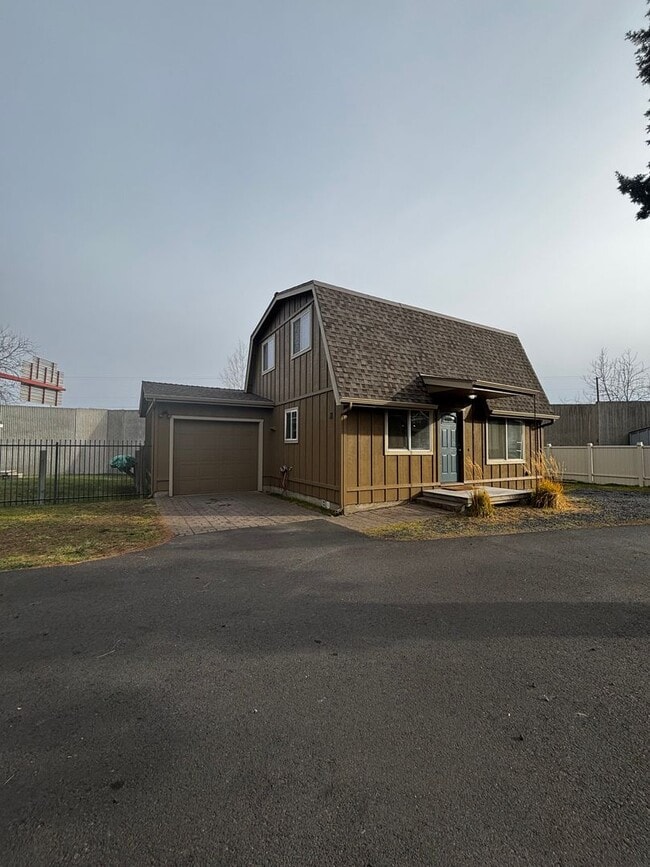 Building Photo - cle11