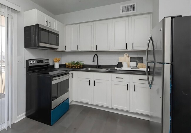 Kitchen - Christiana Pointe Apartments