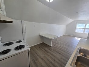 Building Photo - 1125 1/2 Mulberry St