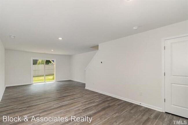 Building Photo - 3 br, 2.5 bath House - 5004 Jayden Dr.