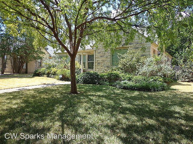Building Photo - 635 N Oak Cliff Blvd