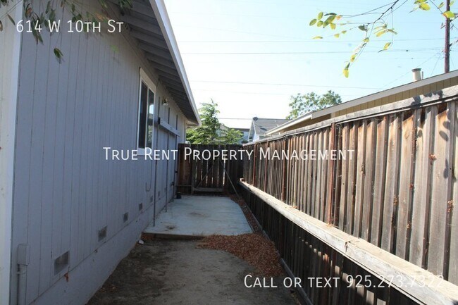 Foto del edificio - Updated 4 Bedroom, 2 Bath Single Family Ho...