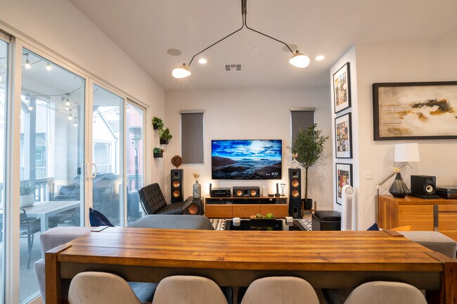 Foto del edificio - 8339 N Peyton Way