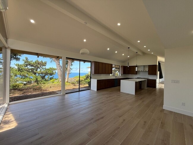 Building Photo - Newly Renovated 4 Bedroom Residence in La Jolla