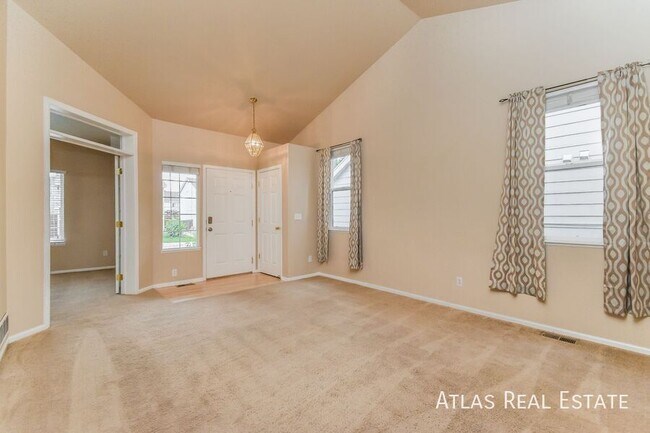 Foto del edificio - 4525 Crow Creek Dr