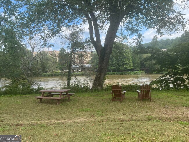 Foto del edificio - 1097 Riverbend Club Dr SE